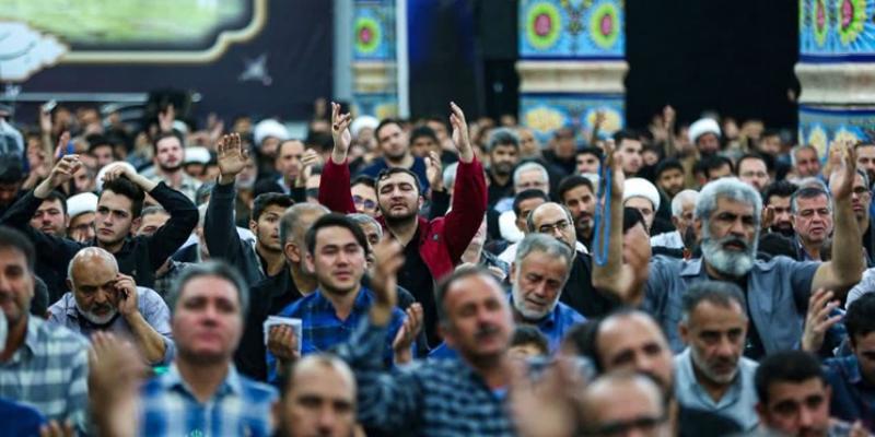 منتظران ظهور امشب در جمکران برای مقاومت فلسطین توسل می‌خوانند