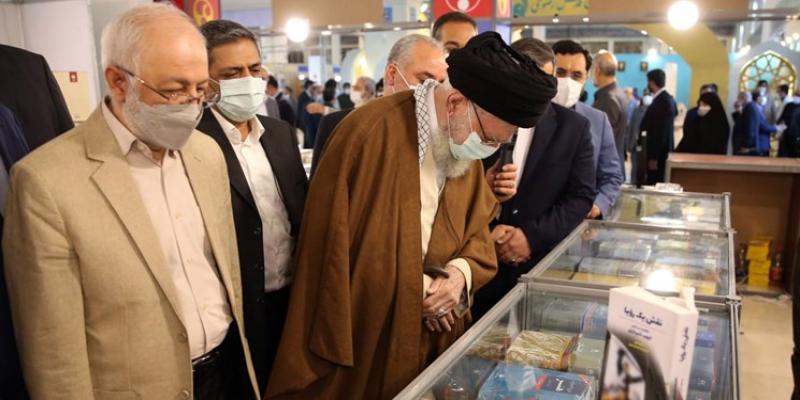 رهبر معظم انقلاب از نمایشگاه کتاب تهران دیدن کردند 