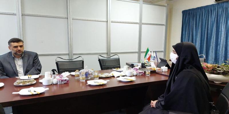 بازدید زینب سلیمانی از نمایشگاه کتاب تهران 