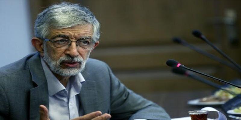 حدادعادل: انعکاس شعر دفاع مقدس ضروری است