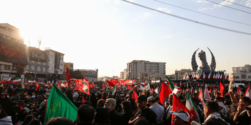 ریانووستی: تهران با مشت‌ گره‌کرده با رهبر شهیدش وداع کرد
